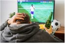 7 Cara Menjaga Imun saat Menonton Pertandingan Bola Dini Hari - JPNN.com
