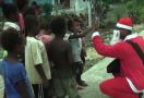 Mengharukan, Ini Cara Anggota TNI AD Merayakan Natal di Papua - JPNN.com