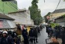 Polisi Geruduk Markas FPI Petamburan, 7 Pemuda Dibawa ke Polda Metro Jaya - JPNN.com