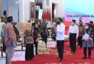 Jokowi Sampaikan Dua Pesan Saat Peluncuran Bantuan Tunai se-Indonesia 2021 - JPNN.com