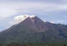 Awan Panas Gunung Merapi Meluncur ke Hulu Kali Krasak - JPNN.com
