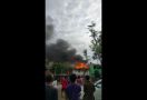 Kebakaran Menghancurkan Puluhan Rumah di Menteng Dalam Tebet, 150 Warga Mengungsi - JPNN.com
