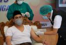 Terima Suntikan Vaksin Covid-19, Gus Yasin: Alhamdulilah Aman - JPNN.com