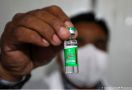 Di India, Petugas Kebersihan jadi Orang Pertama yang Terima Suntikan Vaksin Covid-19 - JPNN.com