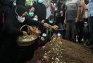Jenazah Indah Halimah Putri Korban Sriwijaya Air SJ182 Dimakamkan di Samping Rumah Orang Tua - JPNN.com