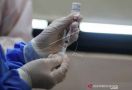 Bupati Landak Tinjau Pelaksanaan Vaksinasi COVID-19 di Puskesmas Sidas - JPNN.com