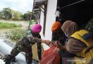 Satgas Marinir Tembus Daerah Terisolasi Bantu Korban Banjir Kalsel - JPNN.com
