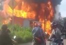 SPBU Mini, Warung Kopi, 4 Motor, dan Bengkel Tambal Ban di Bogor Terbakar - JPNN.com