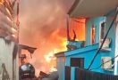 Kesal Tak Diberi Uang Buat Beli Sabu-sabu, Taswin Bakar Kasurnya, 18 Rumah Ludes Terbakar, Edan - JPNN.com