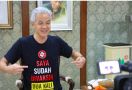 Baju Kaus Baru Pak Ganjar Bikin Para Siswa Gagal Fokus, Oh Ternyata - JPNN.com