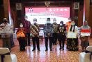 Mensos Risma Cek Penyaluran Bansos di Surakarta, Sekaligus Ajak Pemda Padankan Data - JPNN.com