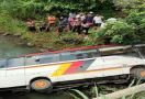 Bus Rombongan Pemkab Agam Jatuh ke Sungai, David dan Fauzan Meninggal - JPNN.com