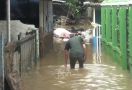 Sempat Terendam Air 3 Meter, Banjir di Cawang Berangsur Surut - JPNN.com