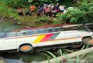 Kondisi Terkini Enam Pejabat Agam Korban Bus Terjun ke Sungai - JPNN.com
