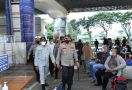 Antisipasi Libur Imlek, Korlantas Tinjau Penerapan Prokes di Stasiun Gambir - JPNN.com