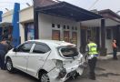 Mobil Dinas Bupati Tasikmalaya Terlibat Tabrakan - JPNN.com