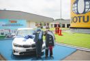 Pria Ini Beruntung Raih Mobil Mewah BMW Seri 3 dari Jotun - JPNN.com