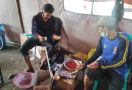 Hingga H+5, Kementerian Sosial Rutin Siapkan 4000 Nasi Bungkus untuk Penyintas Banjir Subang - JPNN.com