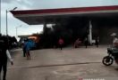 Angkutan Umum Terbakar di SPBU, Seorang Anak Tewas - JPNN.com