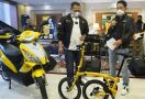 Bantu UMKM, Pengacara Hendraguna Beli 10 Sepeda Kuning Lipat 'Bamsoet Klasik' - JPNN.com