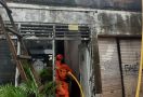 Rumah Kosong di Jaktim Ludes Terbakar Saat Hujan Lebat, Kok Bisa? - JPNN.com