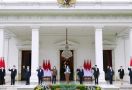 Jokowi Pamerkan Para Pejabat yang Mengisi Lembaga Hasil UU Omnibus Law - JPNN.com