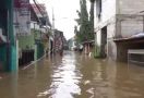 2 Pintu Air Siaga Satu, Sejumlah Wilayah di Jakarta Sudah Tergenang Banjir - JPNN.com