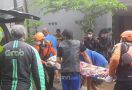Kabar Duka, Seorang Warga Cipinang Melayu Meninggal di Rumah yang Terkena Banjir - JPNN.com