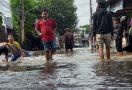 Banjir Landa Kemang, Rumah Pendiri Partai Emas Tergenang - JPNN.com