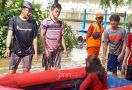 Banjir Kemang, Bu Lurah Novia: Kalau Mau Mengungsi Jangan Tunggu Air Sudah Tinggi - JPNN.com