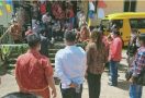 Sambangi Kapuas Hulu, Lasarus Salurkan Bantuan Bus ke Sekolah Karya Budi - JPNN.com
