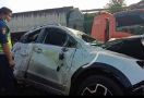 Mobil YT Rusak Parah, Konon Ditabrak Pengendara Misterius di Tol Cipali - JPNN.com