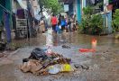 Banjir di Cipinang Melayu Mulai Surut, Lihat Itu Sisa-sisanya - JPNN.com