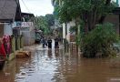 Sore Ini Sebagian Rumah di Cipinang Melayu Masih Terendam Banjir - JPNN.com