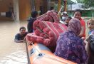 19 Kecamatan di Bekasi Masih Banjir, Puluhan Ribu Warga Mengungsi - JPNN.com