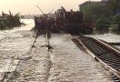 Rel Terendam Banjir, PT KAI Batalkan Seluruh Keberangkatan Kereta Api Jarak Jauh Hari Ini - JPNN.com