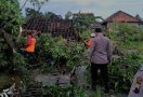 Ratusan Rumah di Demak Rusak Diterjang Angin Puting Beliung - JPNN.com