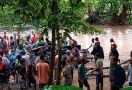 Mantan Kepala Desa Hilang Terseret Banjir Bandang - JPNN.com