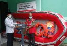 NU Care – Lazisnu Salurkan Bantuan Perahu Karet untuk Daerah Terdampak Banjir - JPNN.com