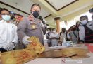 Sindikat Pengedar Uang Asing Palsu di Banyuwangi Digulung Polisi - JPNN.com