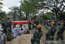 Prajurit TNI Korban MIT Dimakamkan dengan Upacara Militer di Pekanbaru - JPNN.com
