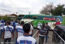 Puluhan Massa Penentang KLB Partai Demokrat Diadang, Suasana Memanas - JPNN.com