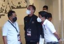 Menpora dan Ketua PSSI pun Sampai Harus Mengelilingi Stadion Madya - JPNN.com