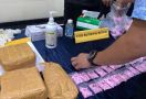 2 Kurir Narkoba Jaringan Internasional Diringkus, Polisi Sita Barang Bukti Senilai Rp 20 Miliar - JPNN.com