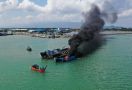 Kejaksaan Musnahkan 2 Kapal Malaysia yang Terlibat Kasus Penangkapan Ikan Ilegal di Aceh - JPNN.com