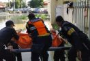 Mayat Pria Misterius Mengambang di Sungai, Kartu Identitasnya Bikin Kaget - JPNN.com