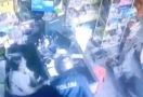 Toko Sembako Dirampok, Pelaku Pakai Jaket Bertuliskan Polisi - JPNN.com