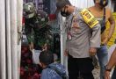 Aksi Teror Bom Molotov di Aceh Utara Terekam CCTV, Dua Pelaku Masih Diburu Polisi - JPNN.com
