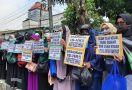 Simak Pesan Ibu-Ibu Pendukung Habib Rizieq Untuk Kapolri - JPNN.com