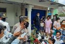 Datang ke Rumah Keluarga Penyerang Mabes Polri, Kapolsek Ciracas Titip Pesan Ini - JPNN.com